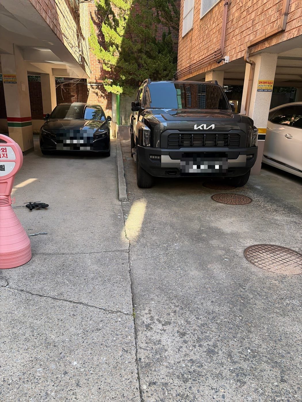 외부 차량이 들어오던 망원동 빌라 주차장 경계